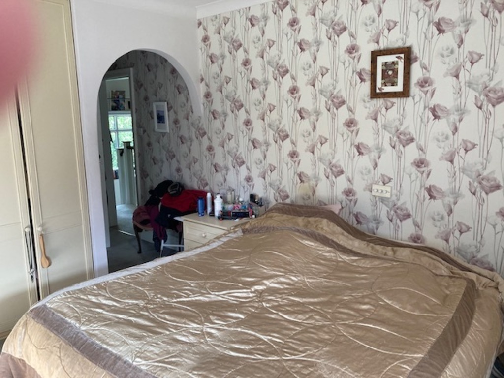 Main bedroom to door