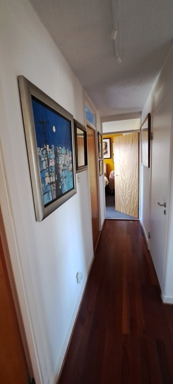 Hallway, linking bedrooms and bathroom