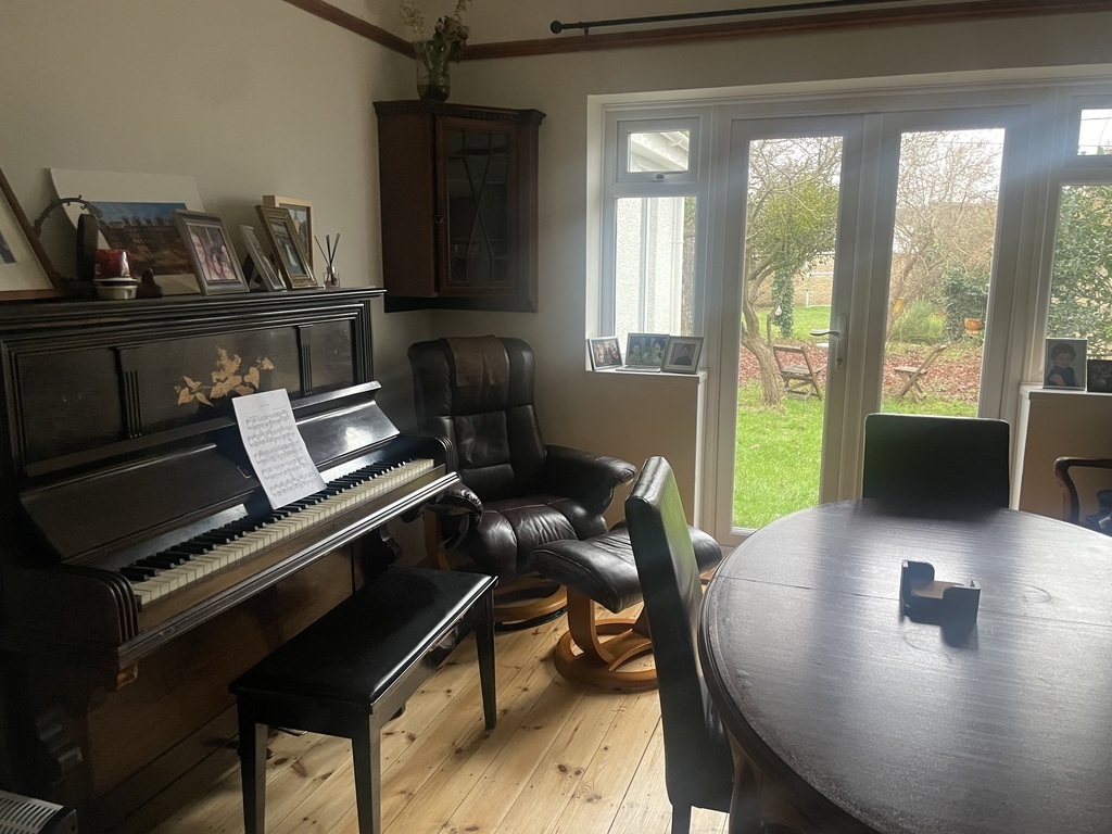 Dinning room  and piano 2