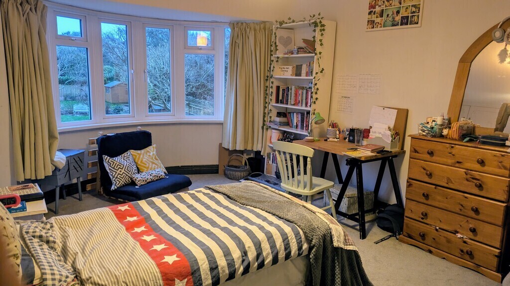 Single room overlooking rear garden