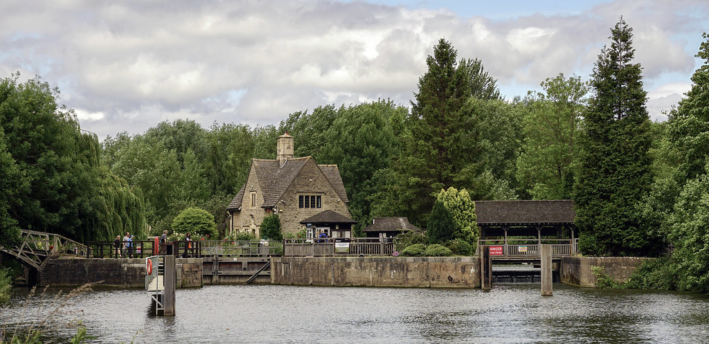 River Thames at Iffley lock - 15 minute walk