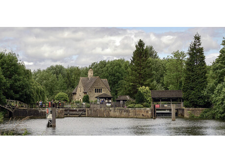 River Thames at Iffley lock - 15 minute walk