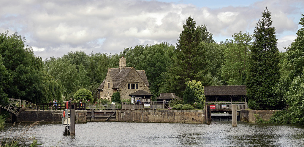 River Thames at Iffley lock - 15 minute walk