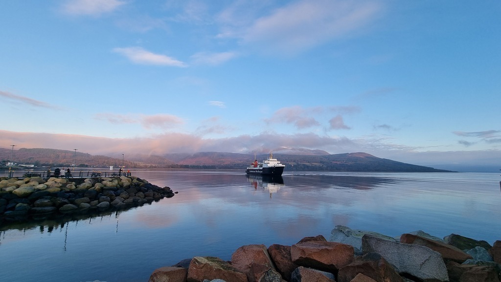 A ferry approaching the Island