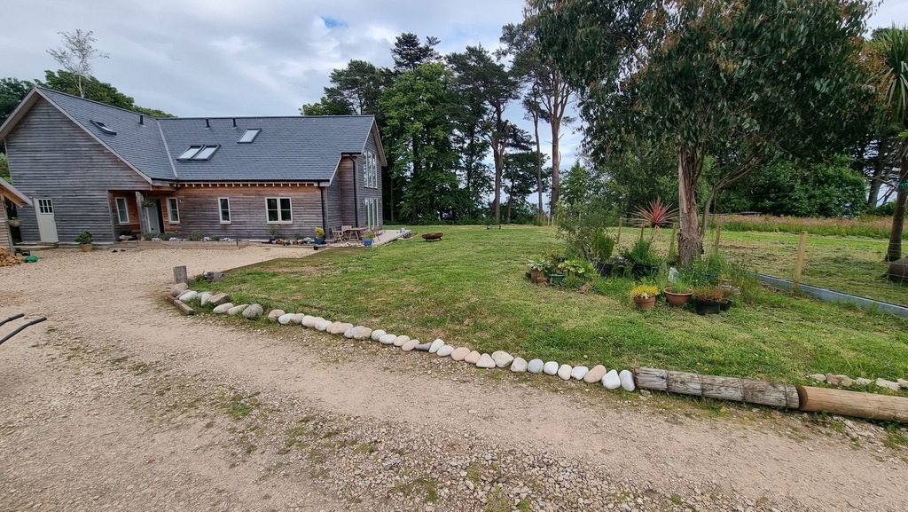 Driveway leading to house