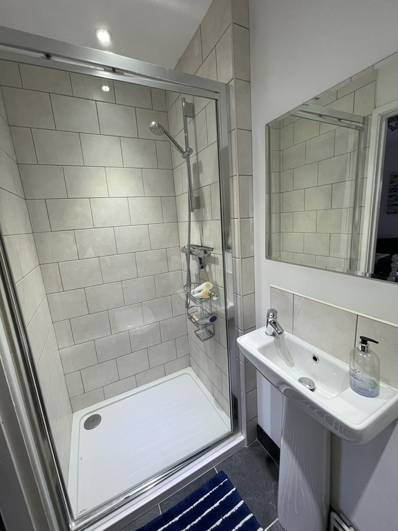 En-suite to guest room 