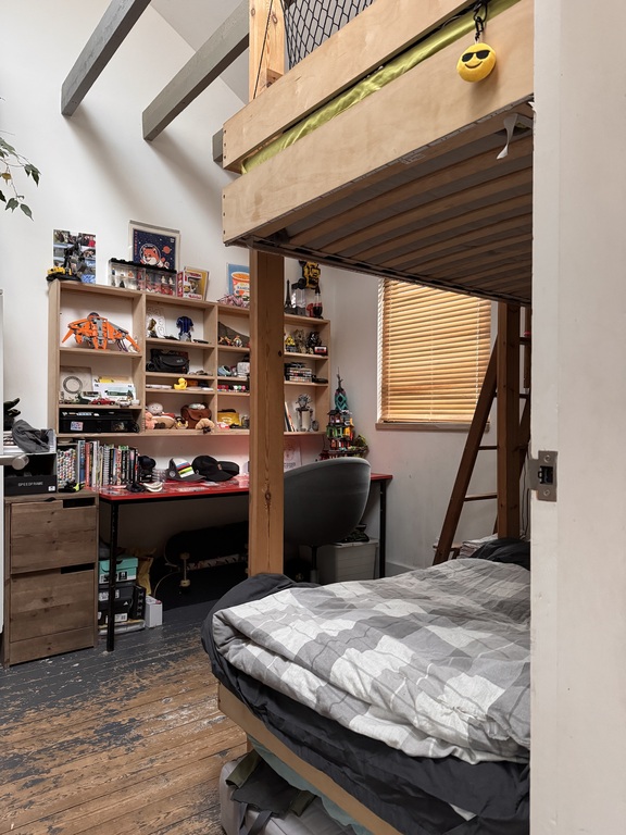 Kids bedroom with bunk beds.