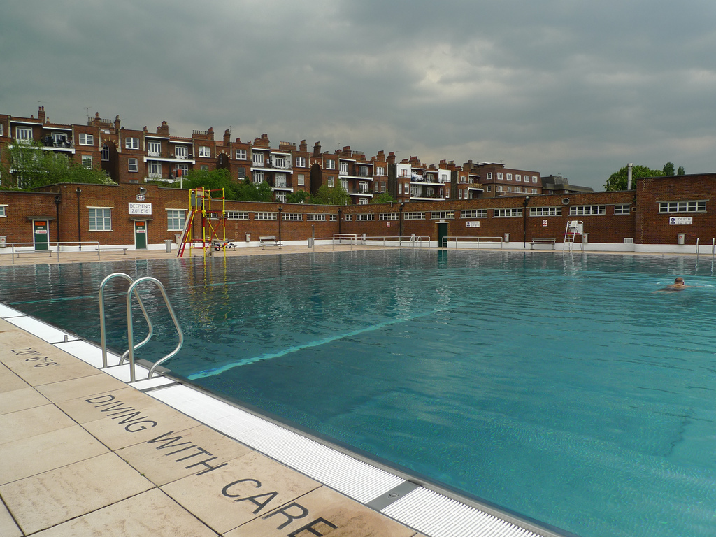 Parliament Hill Lido, open air swimming pool is just a 20 minute walk.