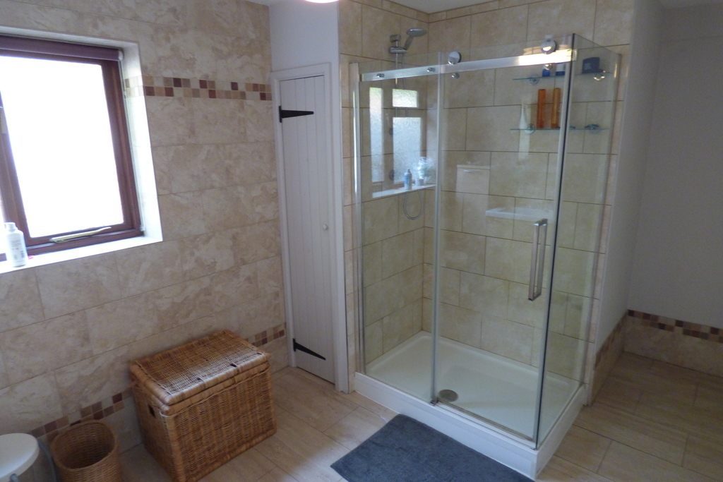 Main Upstairs Bathroom