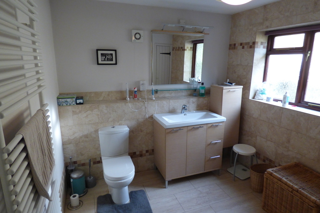 Main Upstairs Bathroom