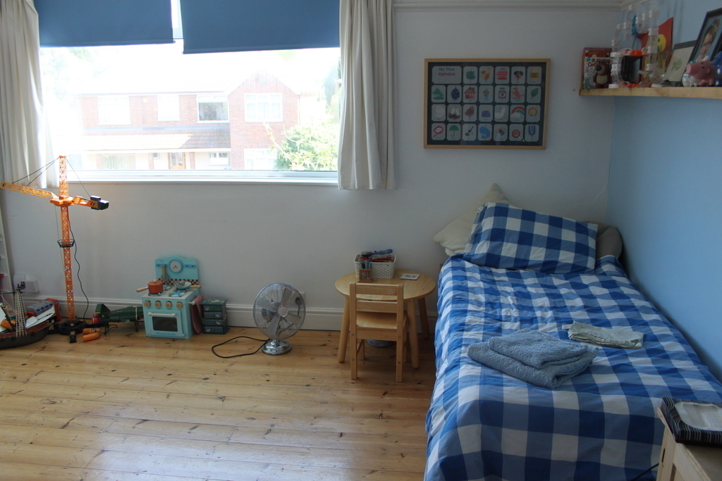 Children's room - has two stacking adult single beds.