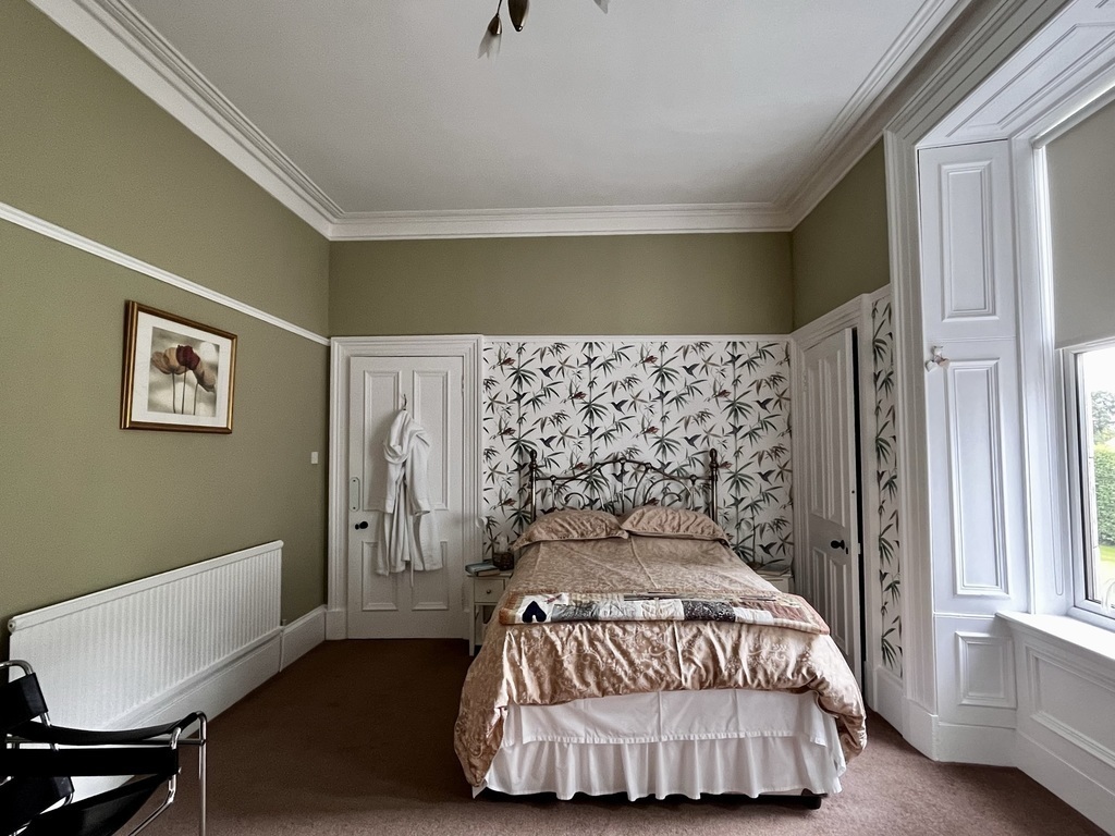 Newly decorated main bedroom 