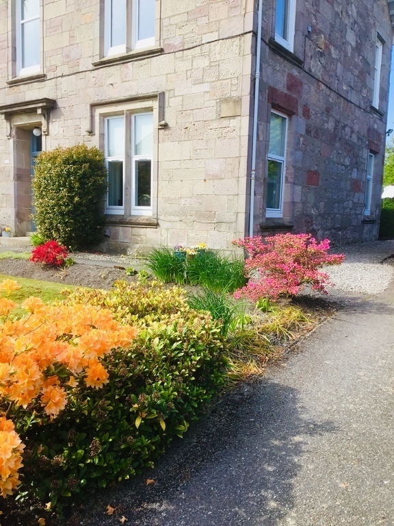 Drive leading to main entrance 