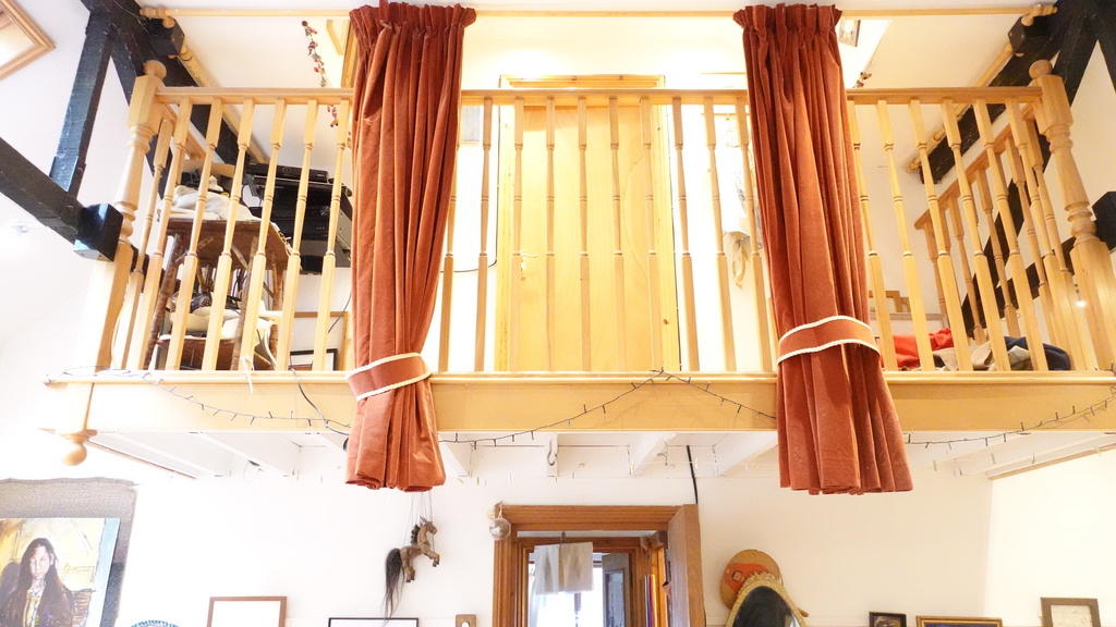 Minstrel's Gallery in Studio