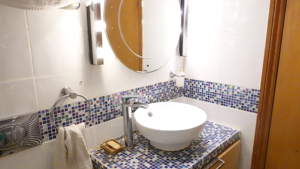 Bathroom - Sink and mirror