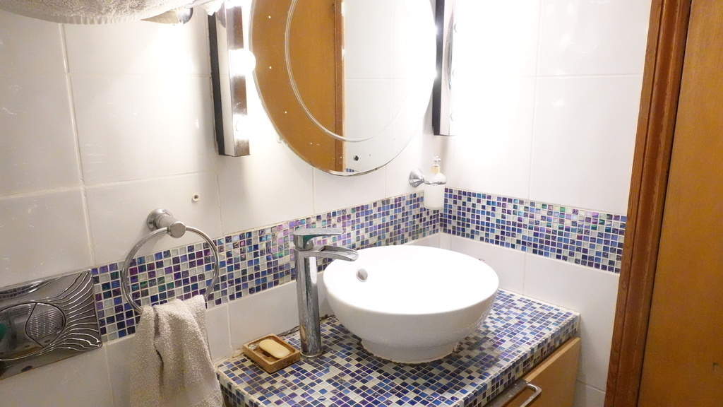 Bathroom - Sink and mirror