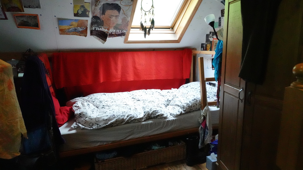 Bedroom 2: Single Bed A