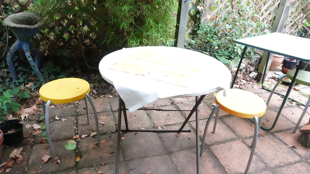 Small garden - Table and chairs
