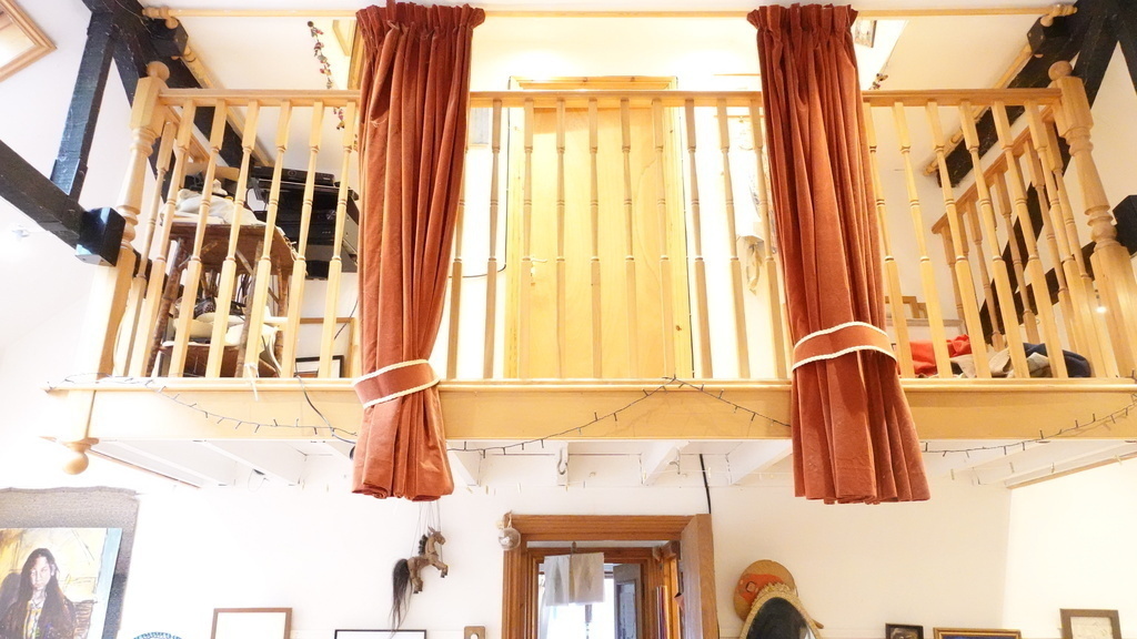 Minstrel's Gallery in Studio