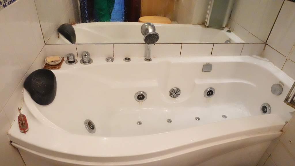 Bathroom - Jacuzzi bath with shower and lights