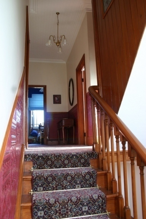 Middle floor landing