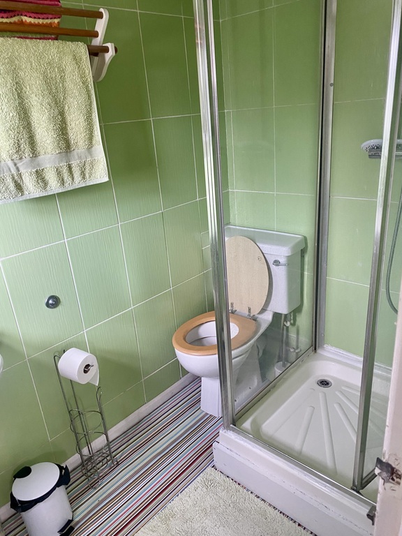Top floor ensuite bathroom 
