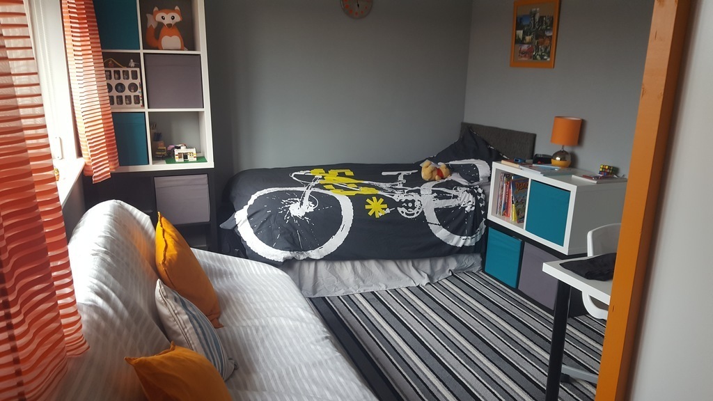 Single bedroom with double sofa bed