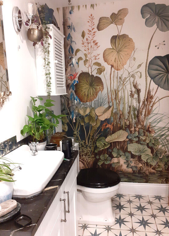 Main bathroom - mural