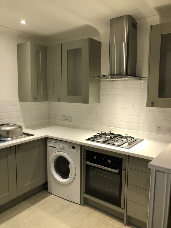 Kitchen with oven, gas hob, washer-dryer