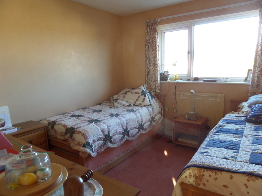 Third bedroom with twin beds