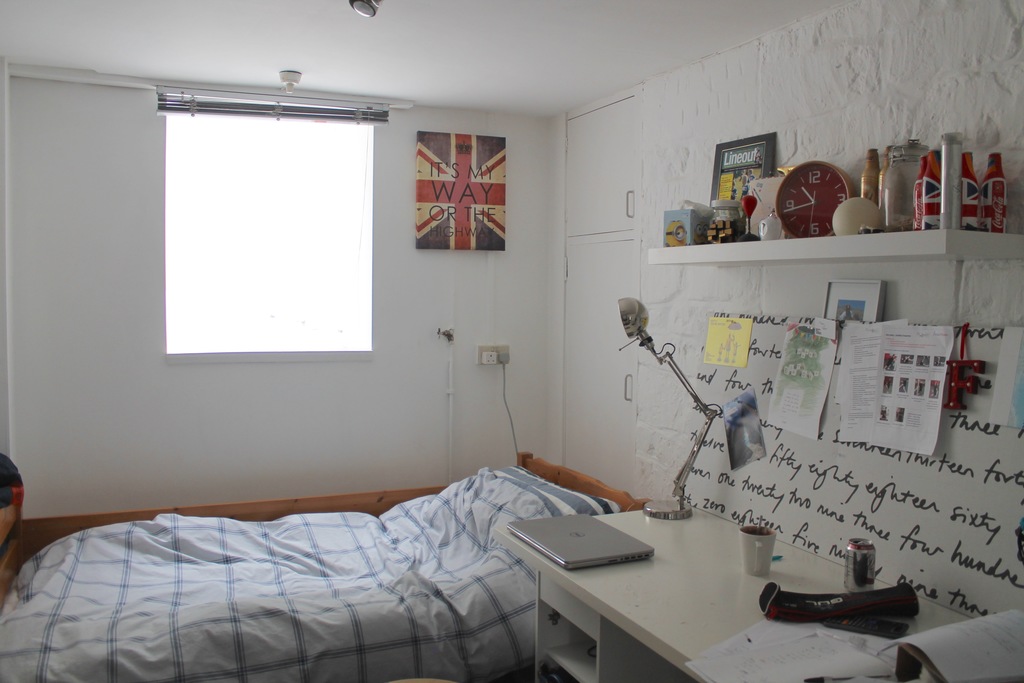 Finn's bedroom
