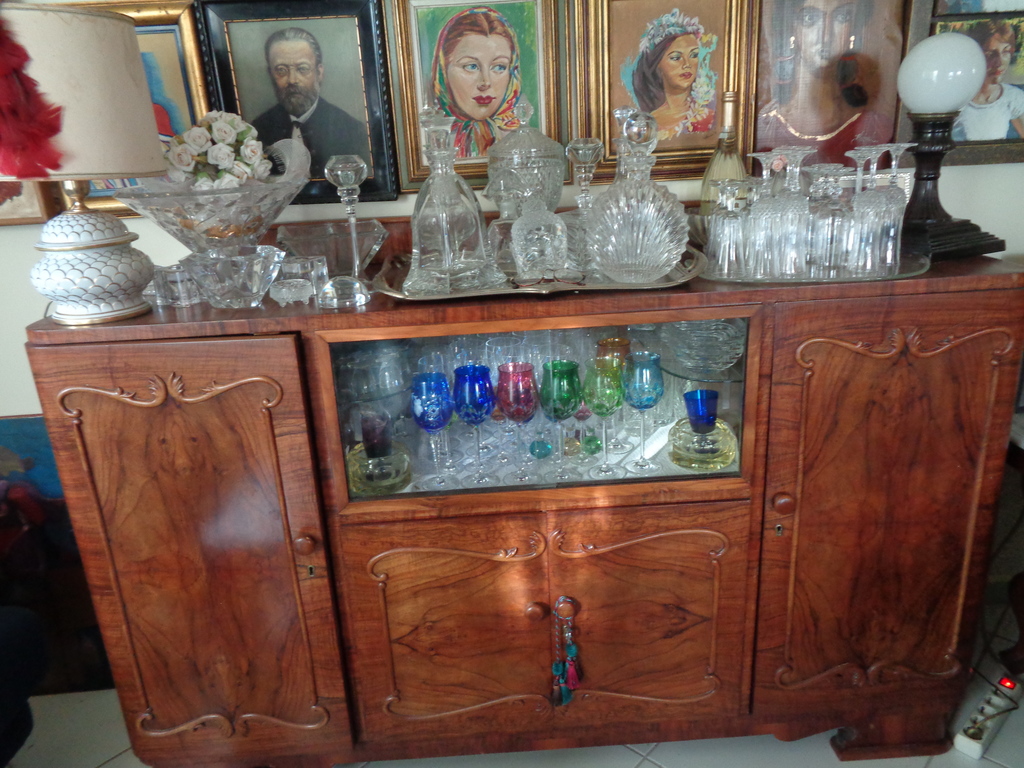 at second sitting on  middle floor