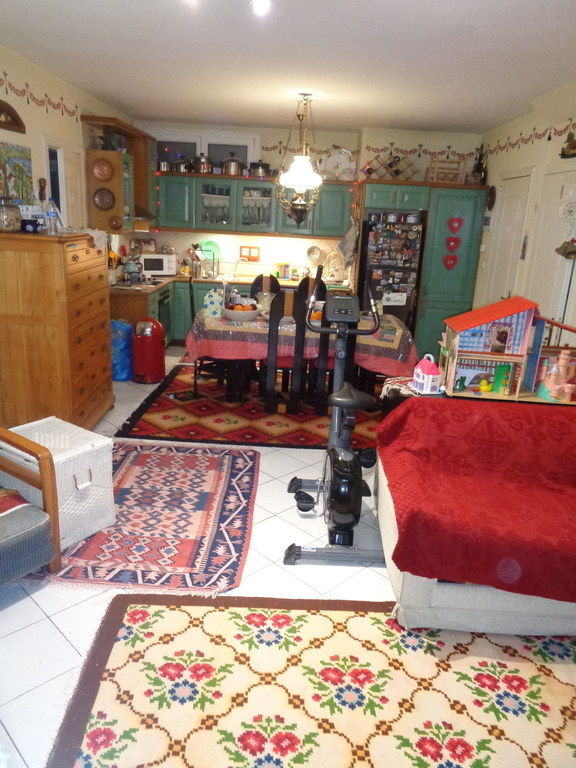 A VIEW OF KITCHEN AND GROUND FLOOR'S SITTING AND TV AND  GROUND FLOOR'S LIBRARY