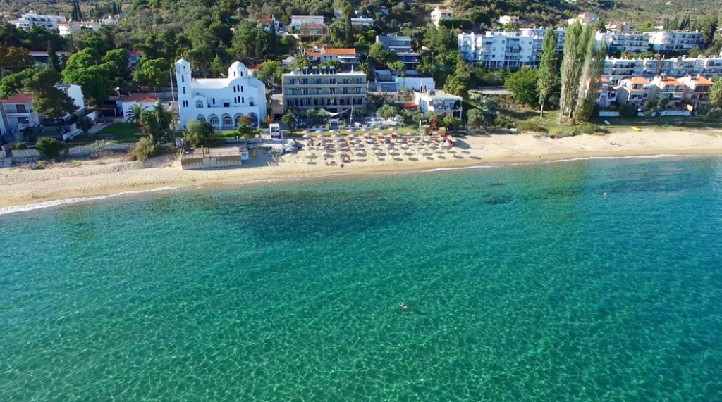 BIRDVIEW OF A  PALIO NEARBY BEACH