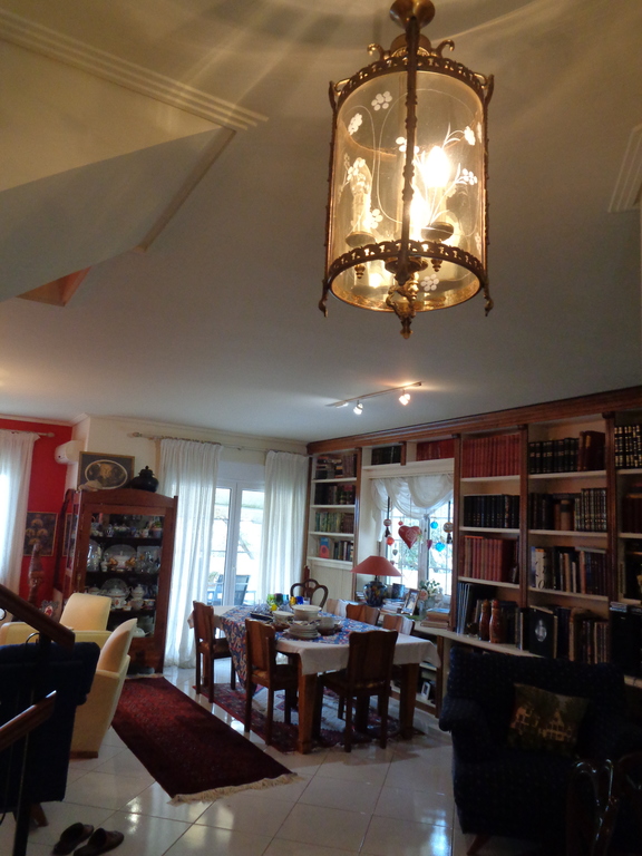 entrance hall and middle floor's sittings and dinning