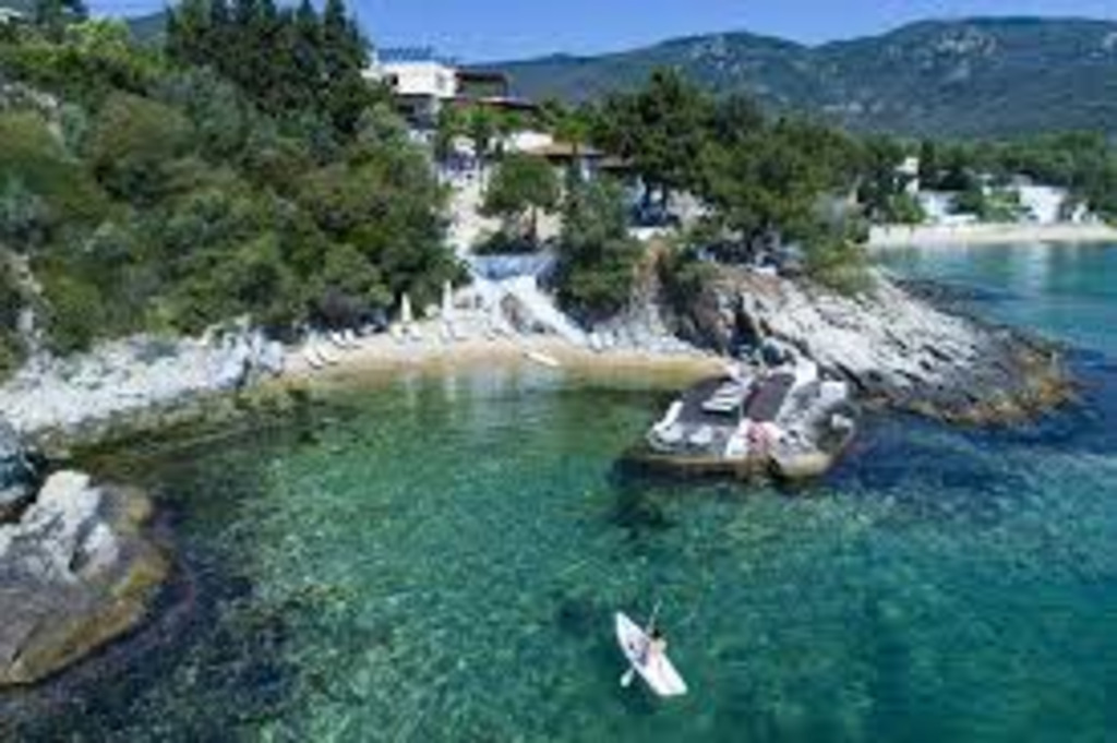 AT THE OTHER  SIDE OF PALIO BEACHES THE VILLA ROMANTICA BAR-CAFFE- TINY  ROCKY BEACH