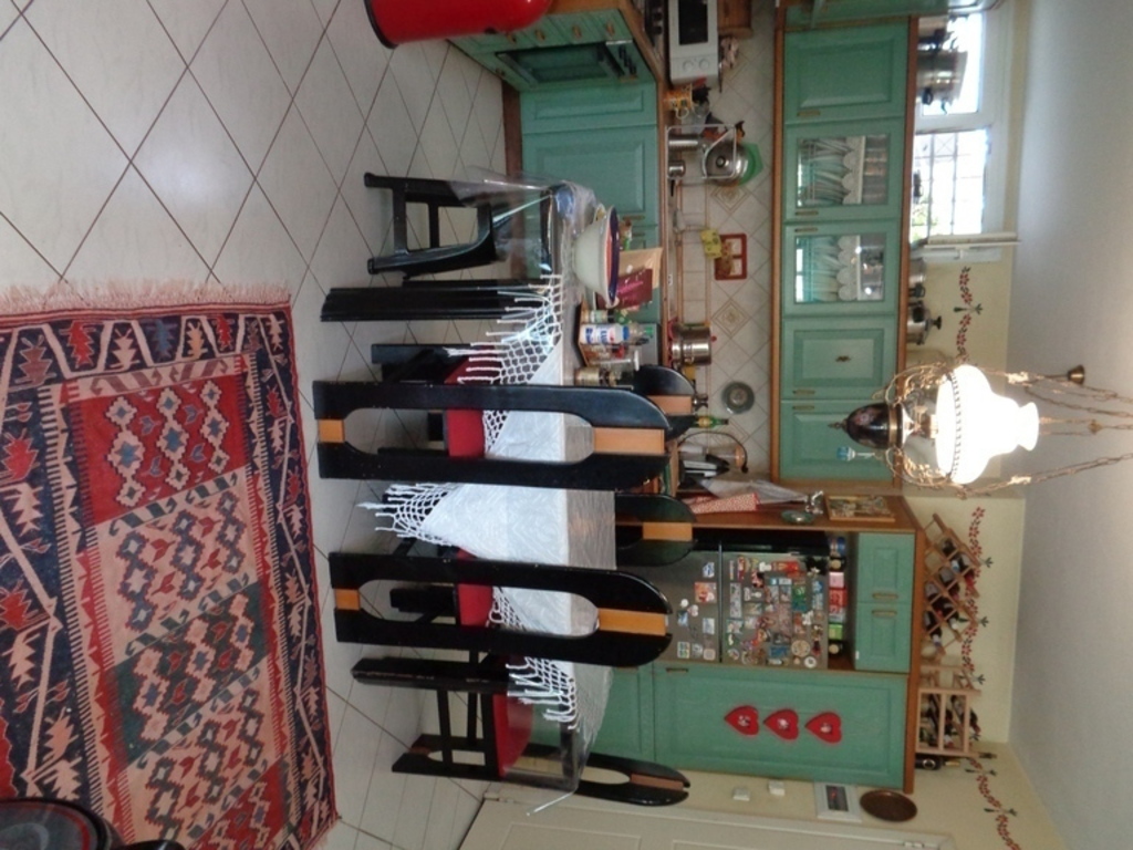 GROUND FLOOR'S KITCHEN