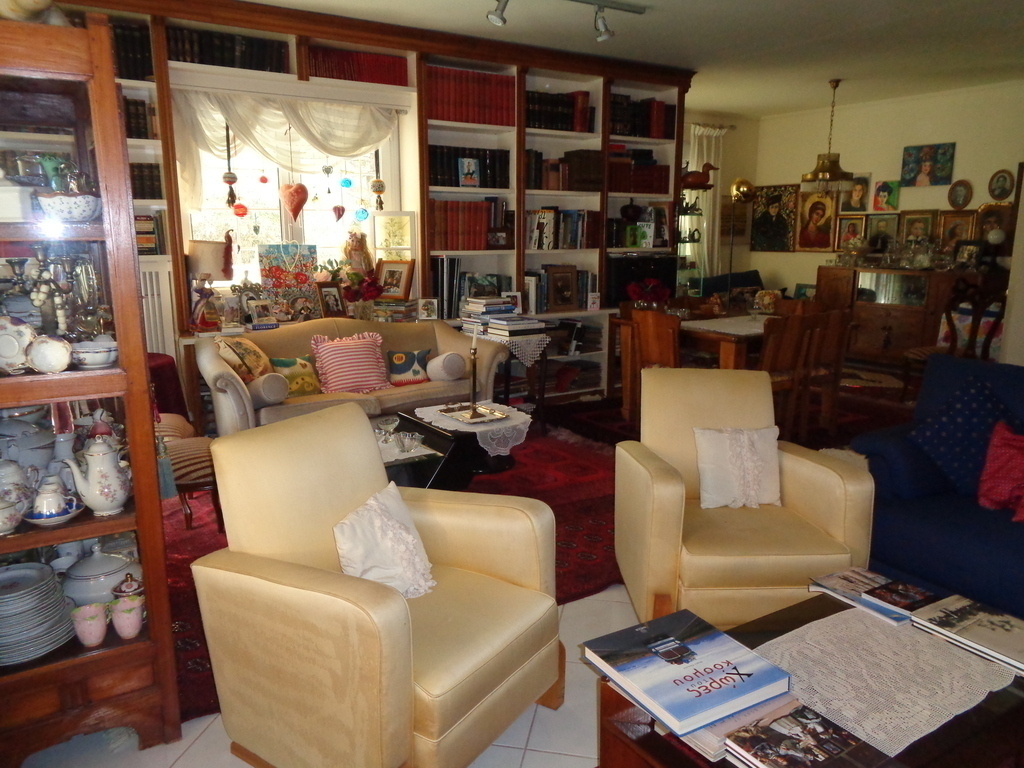 MIDDLE FLOOR'S SITTINGS