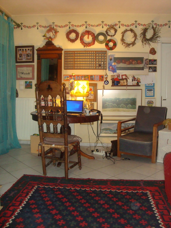 ground floor-laptop table