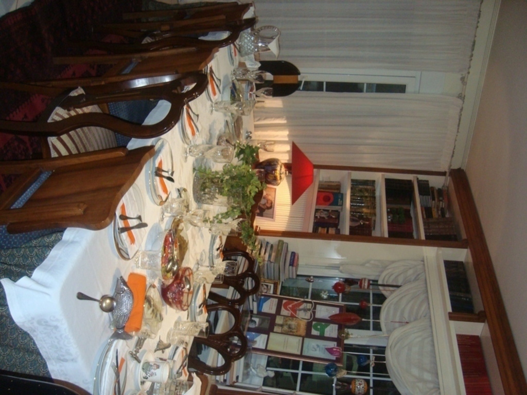 middle floor   when table is open for many guests