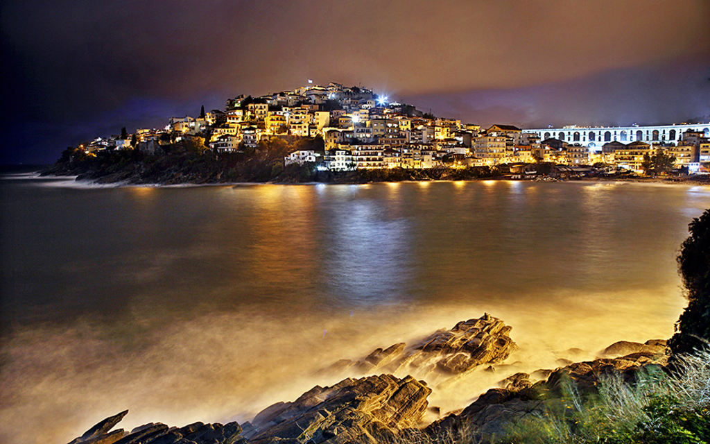 kamares and old town's promontory by night