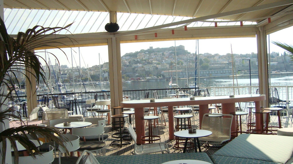 a  coffe  spot  with  views