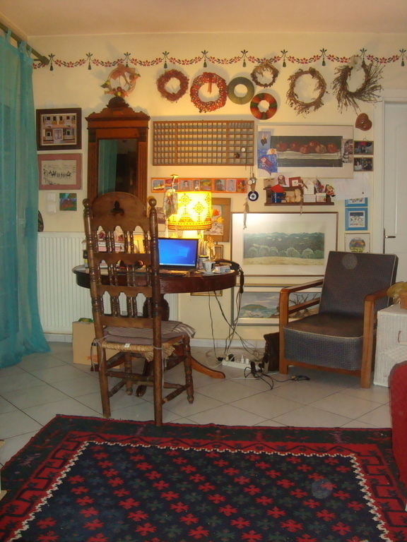 ground floor-laptop table