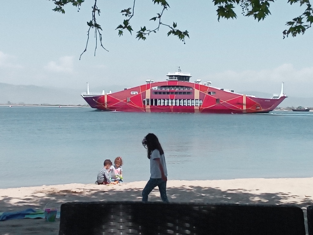 A MODERN FERRY STARTS  FOR THASSOS FROM KERAMOTI-20'SAIL