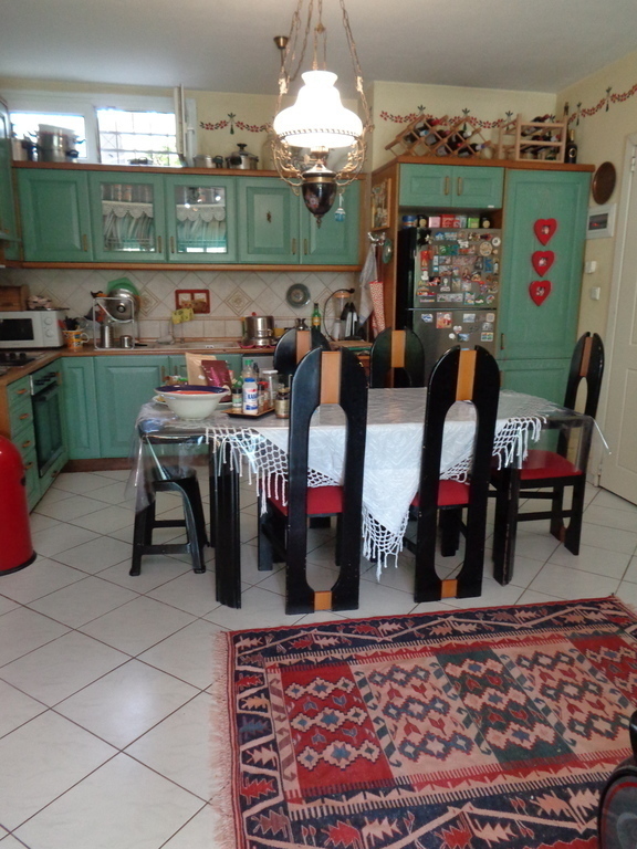 GROUND FLOOR'S KITCHEN