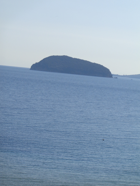 THE ROUND ISLAND  CLOSE TO THE COAST OF PALIO..NAMED ''FIDONISI''
