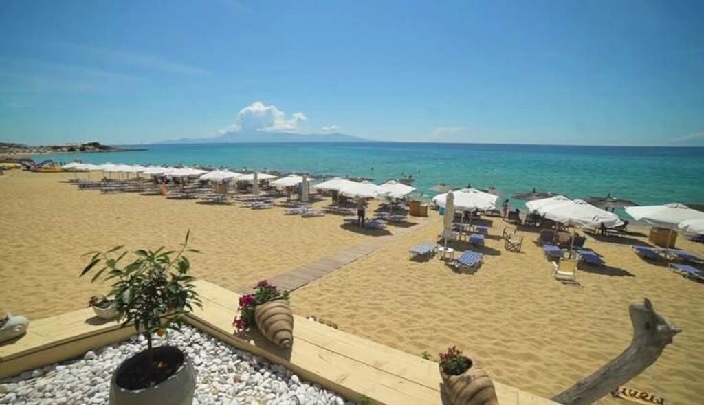 Liquid beach,ammolofi , N,Peramos village