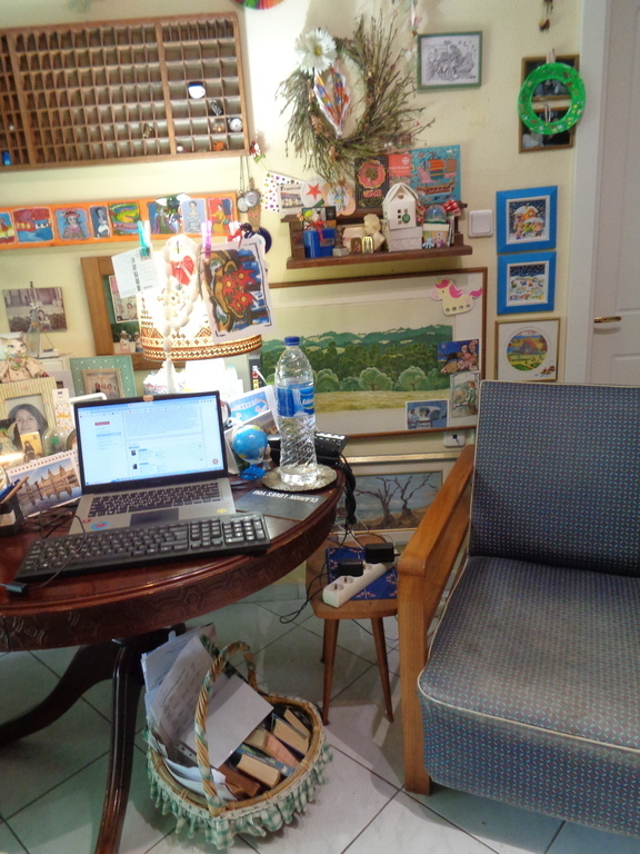 laptop table ground floor