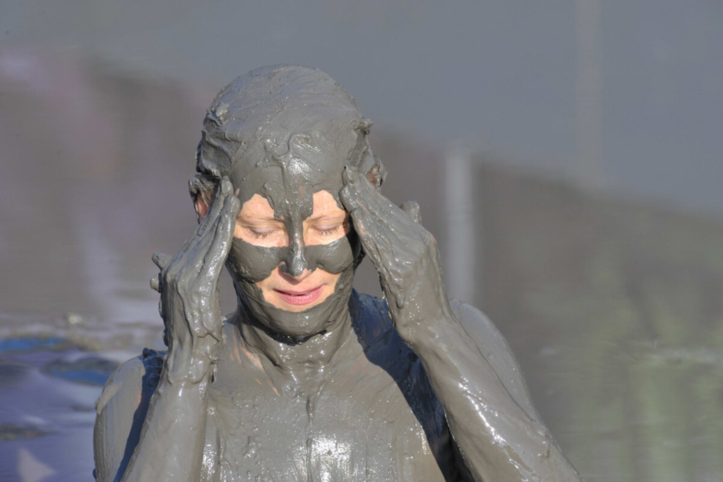 A  MUD  - BATH  CENTER   JUST   ACROSS THE  ANCIENT   PHILIPPI      SITE