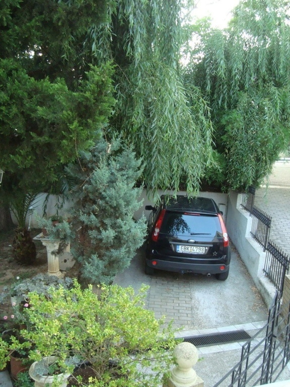 our open air parking..it's tricky to park here..but there are free parking and safe  all around the neighbourhood